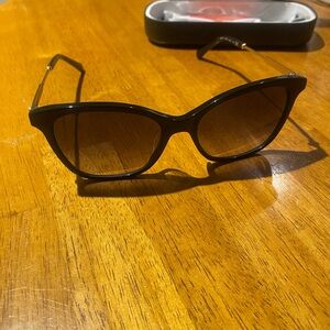 Brand new Kate Spade sunglasses with case and cleaning towel